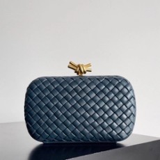 보테가 베네타 놋 클러치